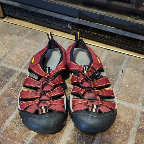 Keen Outdoor Hiking Waterproof Sandals Adjustable Lace Size 10 Maroon Burgundy - Picture 2 of 12